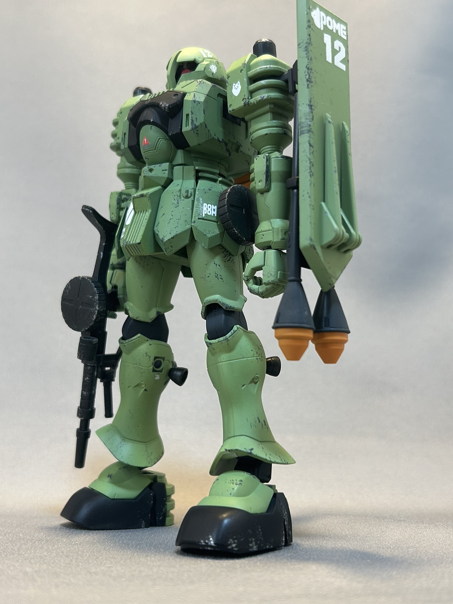 斜め下から見たヅダとシールド