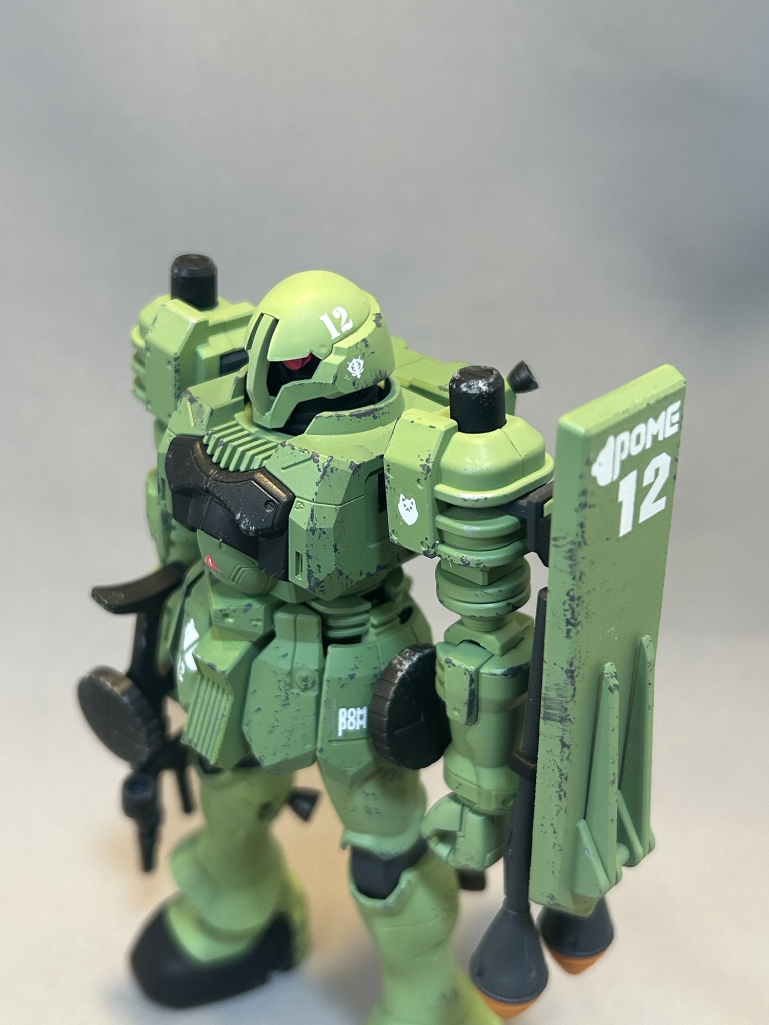 グリーン系で全塗装し、ウェザリングを施したHGUC ヅダ