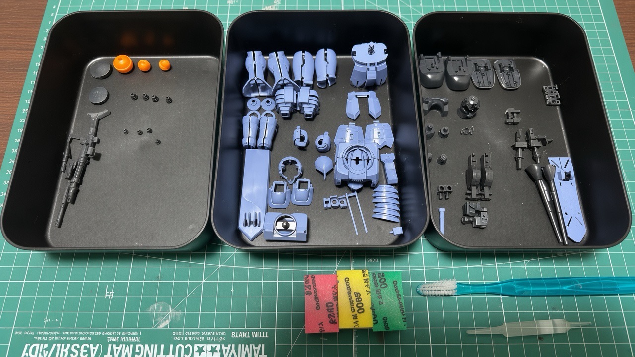 塗装前のHGUC ヅダのパーツをトレーに並べた状態