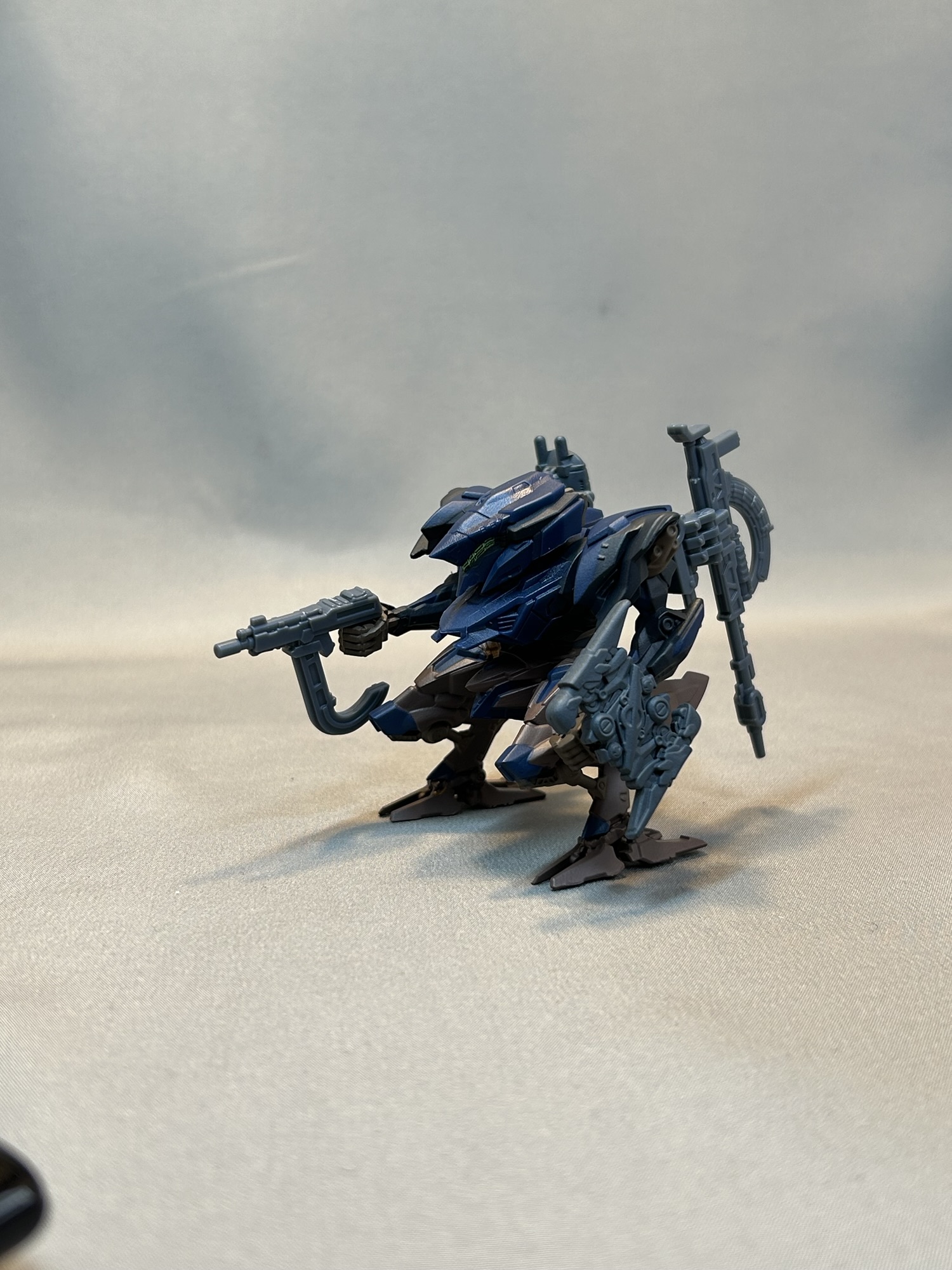 武装を装備したSTEEL HAZEの斜め前