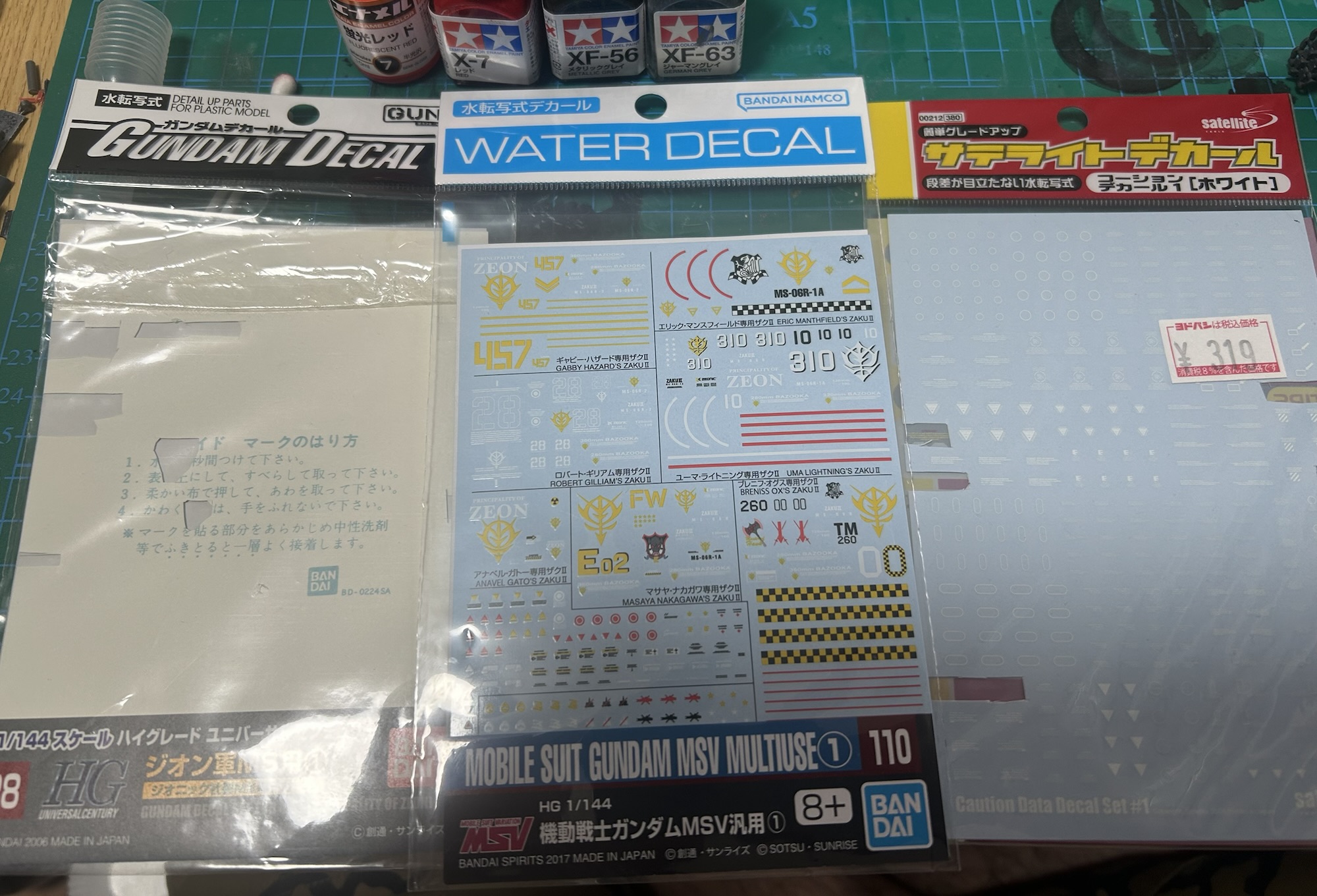 ザクF2スナイパーカスタムのマーキングに使用した複数の水転写デカール